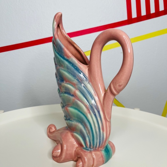 Pink Swan Vase - Picture 2 of 4